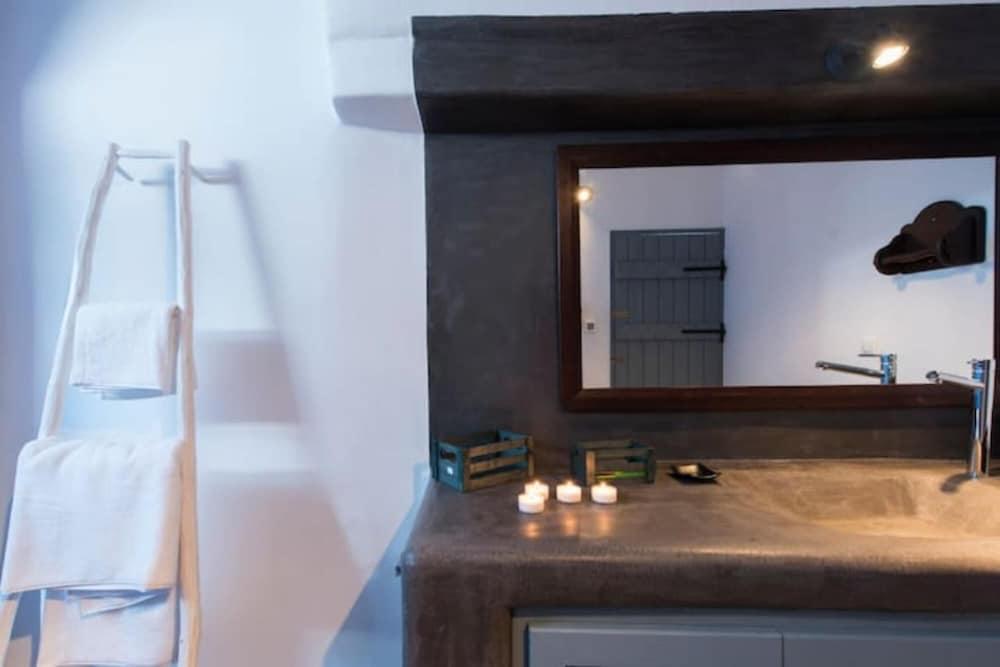 Onirondas Villas Dom Style in Fira City 2