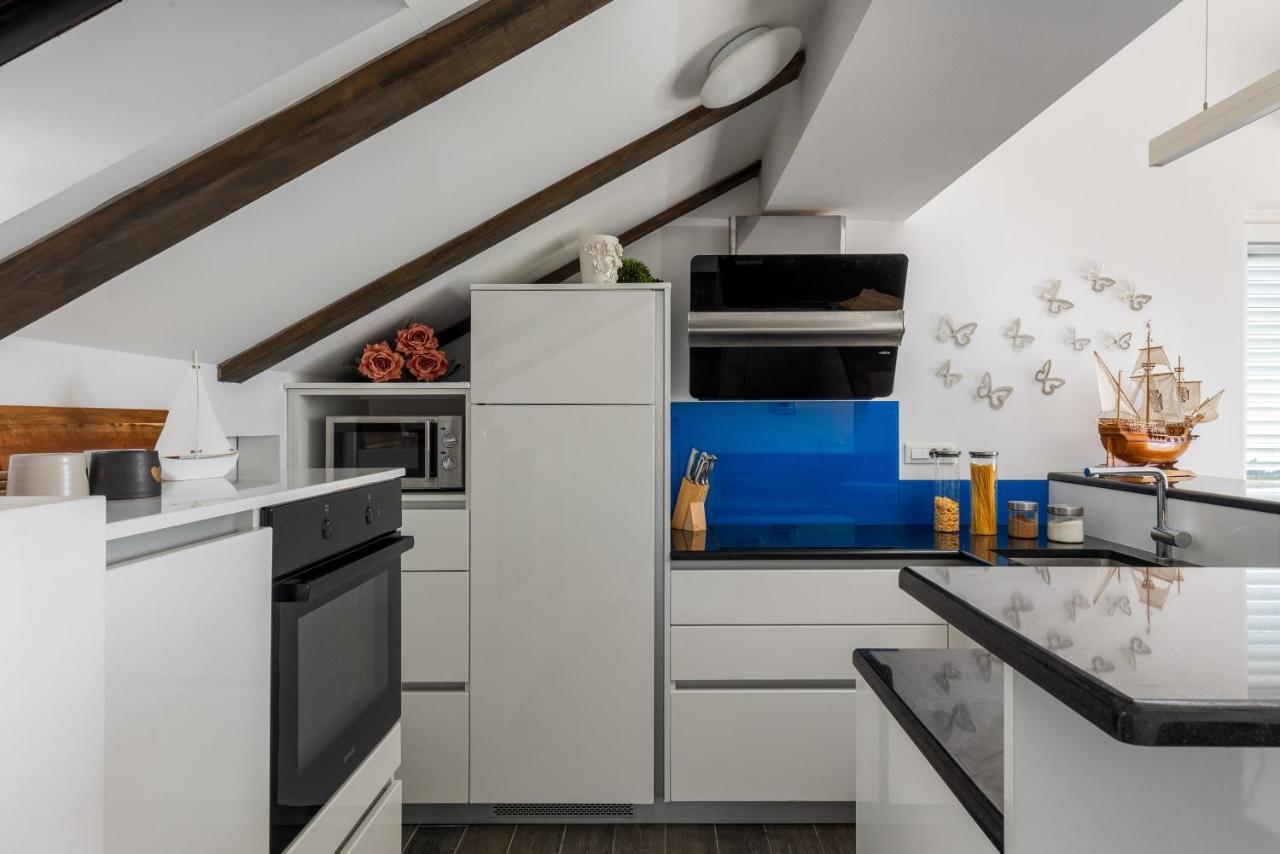 Marlea Sea-View Apartments 2