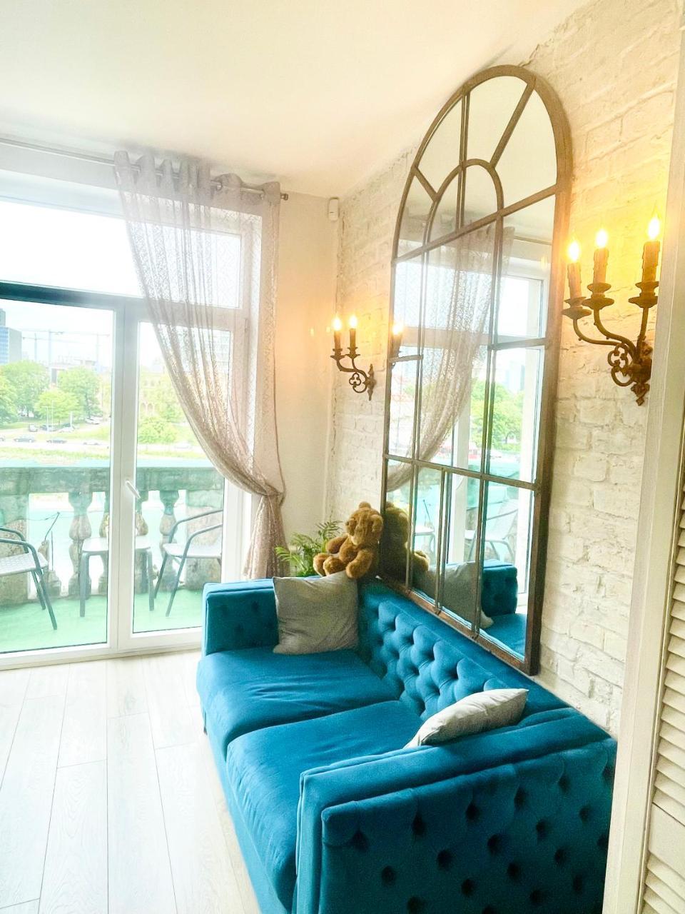 Spectacular River View Apartment 1