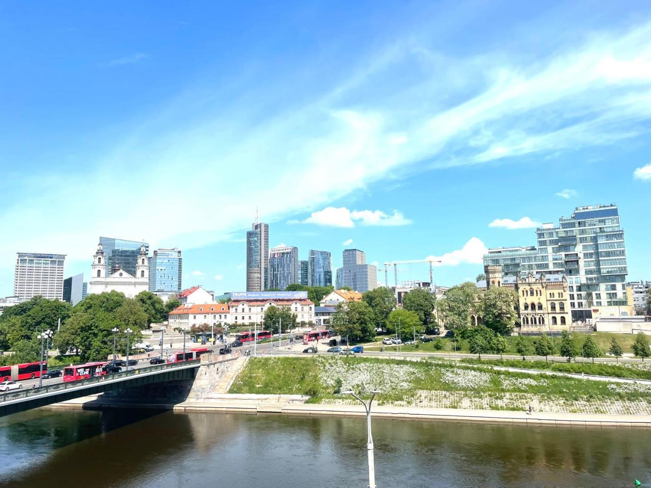 Spectacular River View Apartment 2