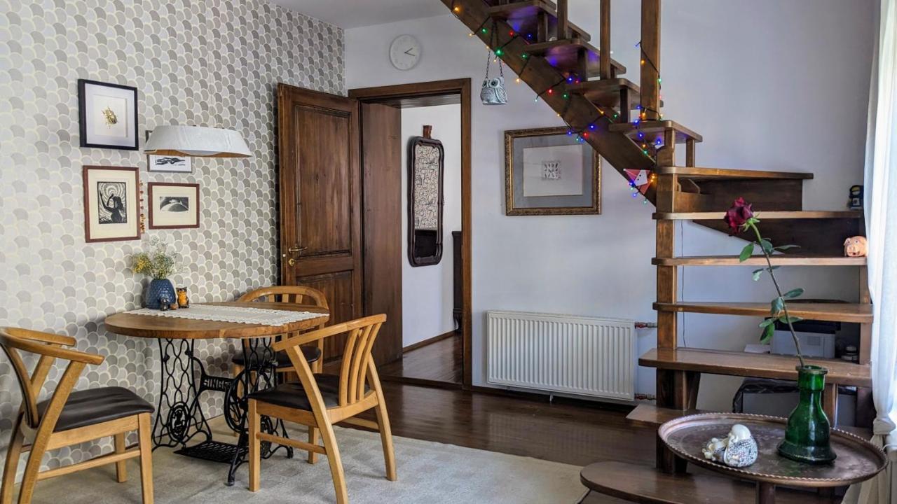 Spacious 60 Sqm Old Town Apartment with Free Parking 2