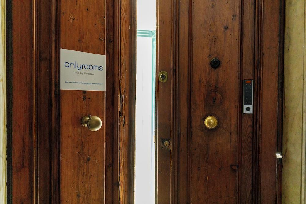 Onlyrooms III - Super Central & Nightlife 2