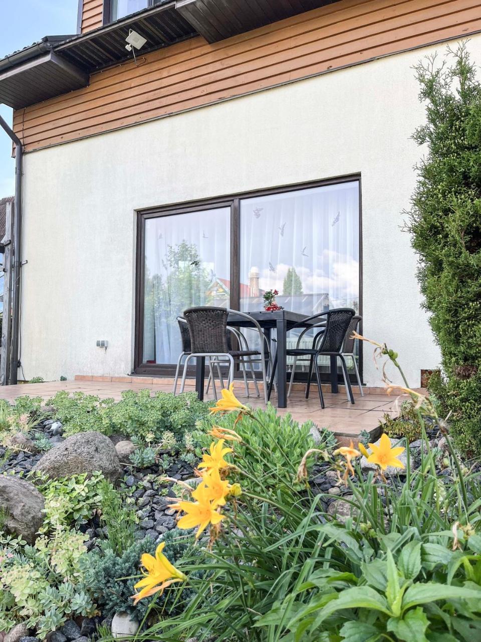 Calm Garden Suite Near Green Lakes