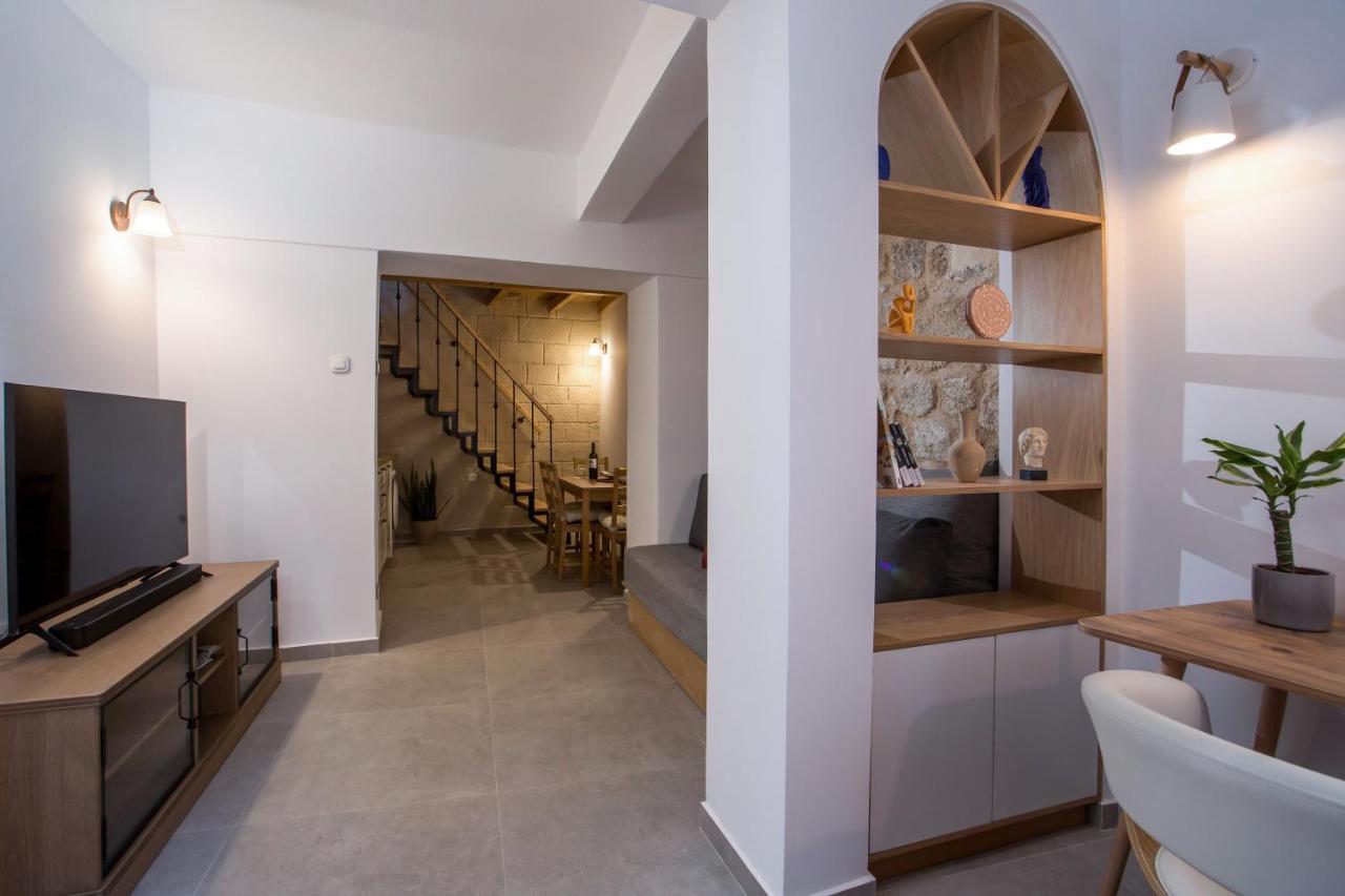 Alexandras Stone House 1