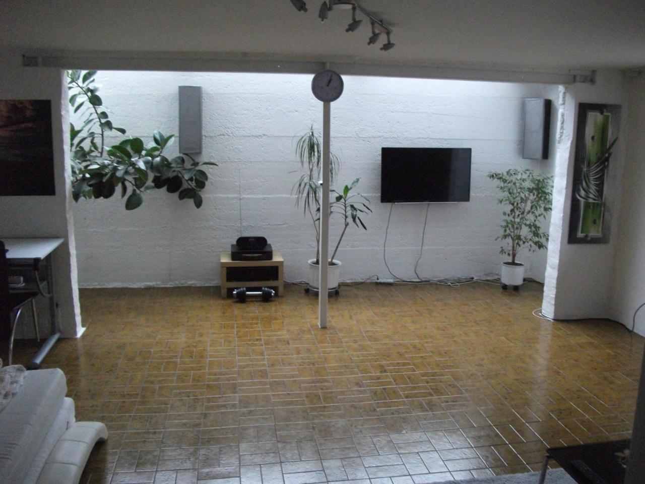 Helle Große Souterrainwohnung Mit Eigenem Eingang (Adults Only)