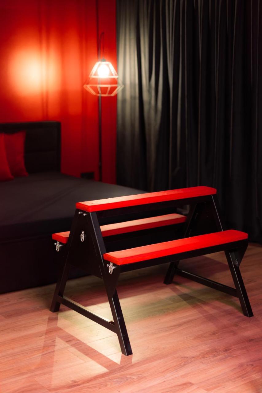 Bdsm Red Apartments (Adults Only)