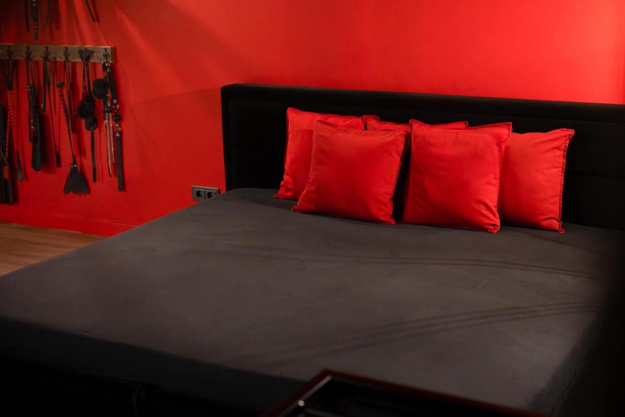 Bdsm Red Apartments (Adults Only) 1