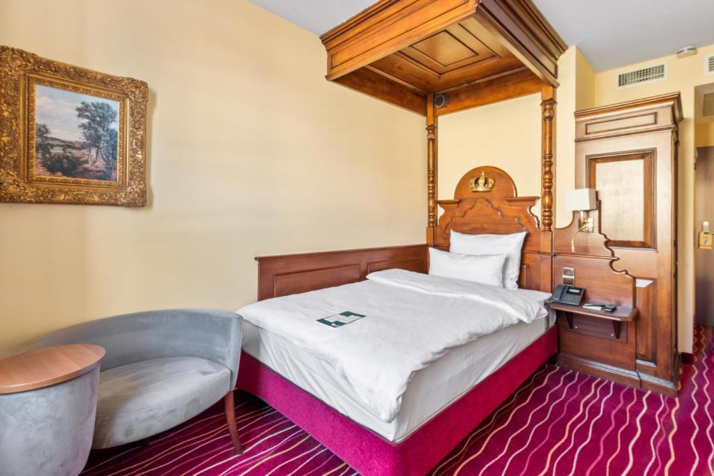 King's Hotel First 1