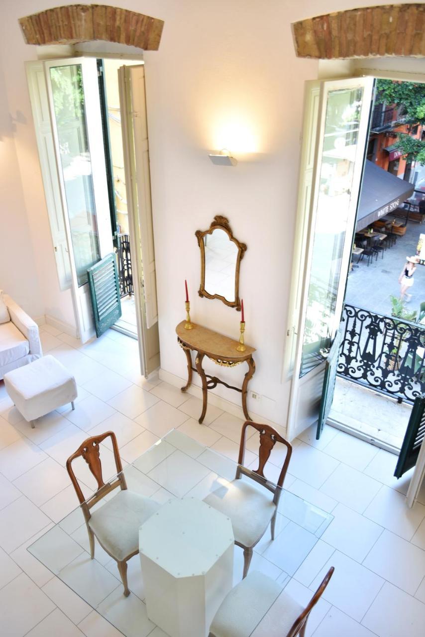 Sinclair , Loft in Center with Original Romantic Fresco 2