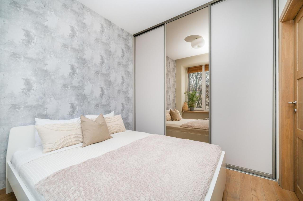 Butukas Dviems (Adults Only) 1