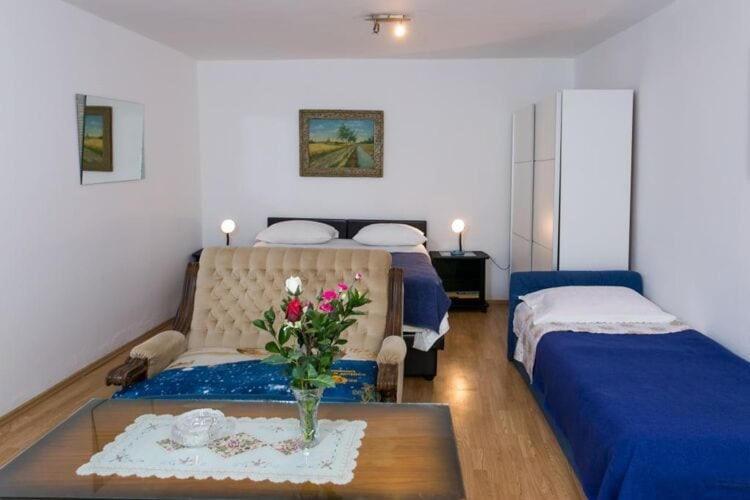 Guest House Kusalo- One Bedroom Apartment with Terrace Apartman 4 1