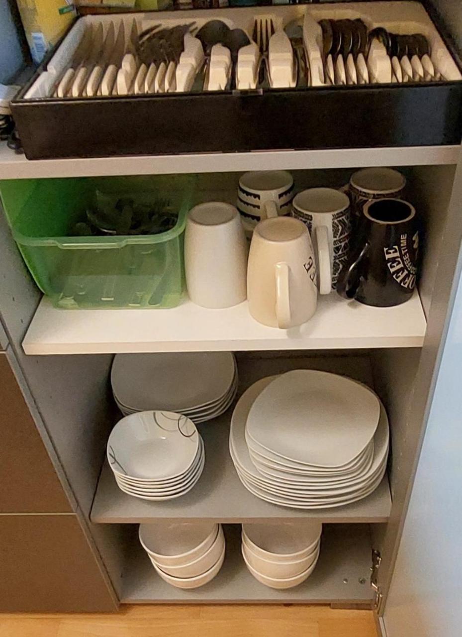 7 Min To Oktoberfest Subway U3 100m, Southside Singleroom Own Shower Wc, Tv, Dishes Fridge, Oven, Waterheater, Coffeemashine- Free C ,Bike for Free , Next To River And Park, Many Restaurants And Supermarkets Around 200m, Nonsmoker ! (Adults Only) 1