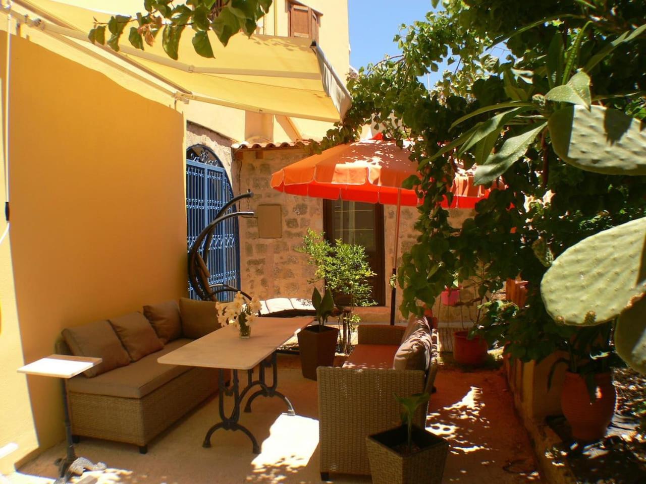 Casa de la Flora by Rhodes4vacation