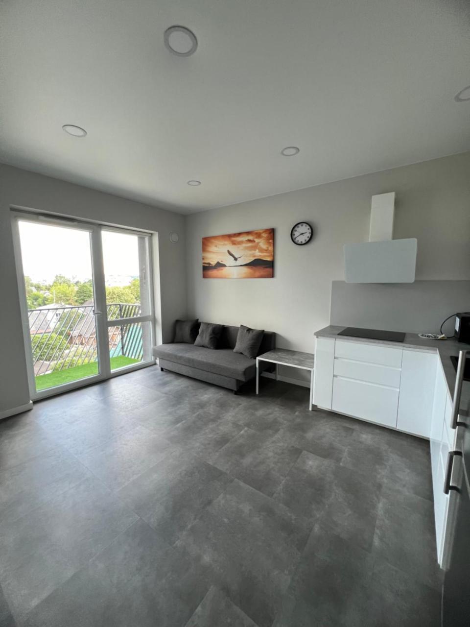 Bright And Cozy Place To Stay 2