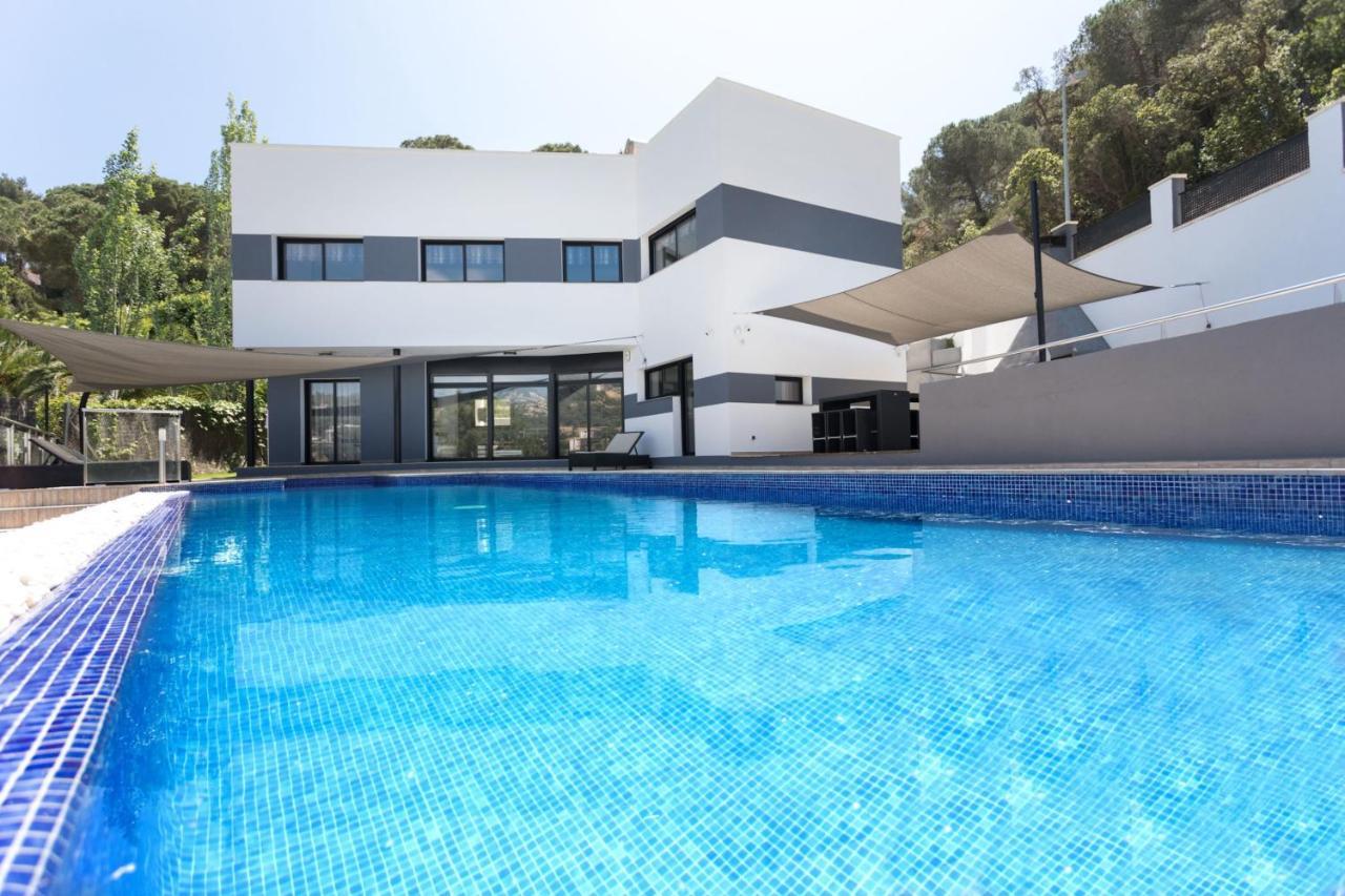 Family-Friendly Villa in Lloret de Mar with Private Pool 1