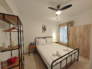 Leo's And Xerxes' Place