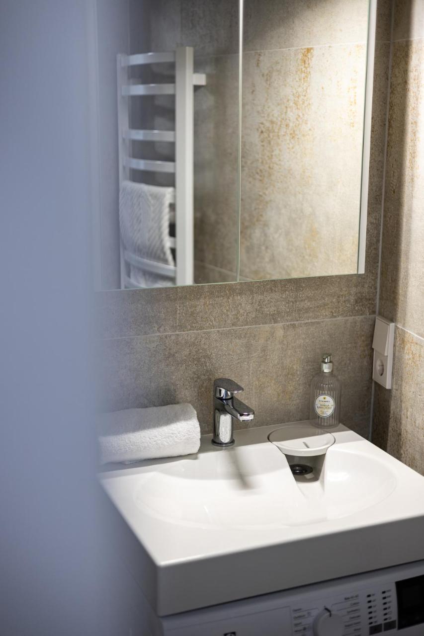 Cohost I Brand New Apt, W-Ac in a Central Location 2