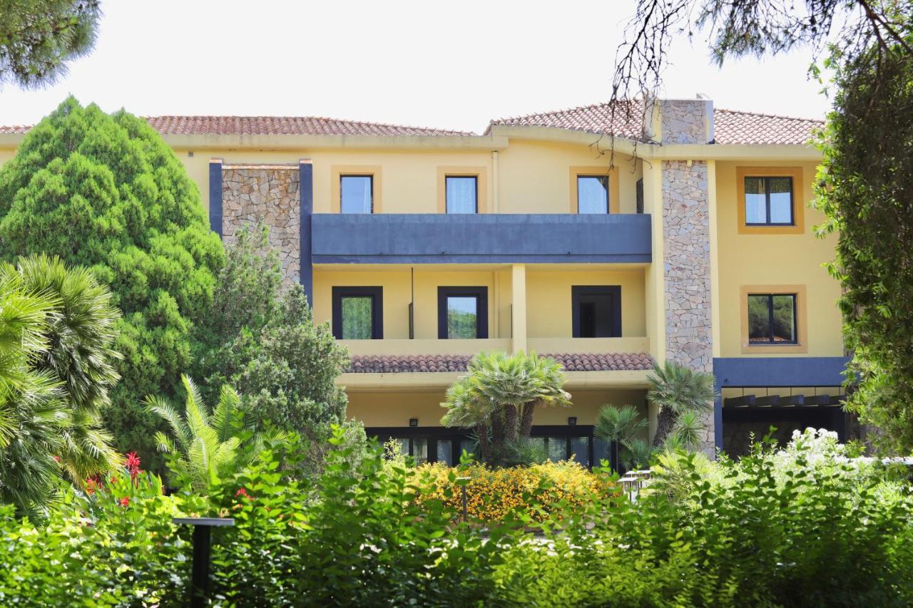 Hotel with Swimming-Pool in Arborea Just 600 Meters From the Sea 2