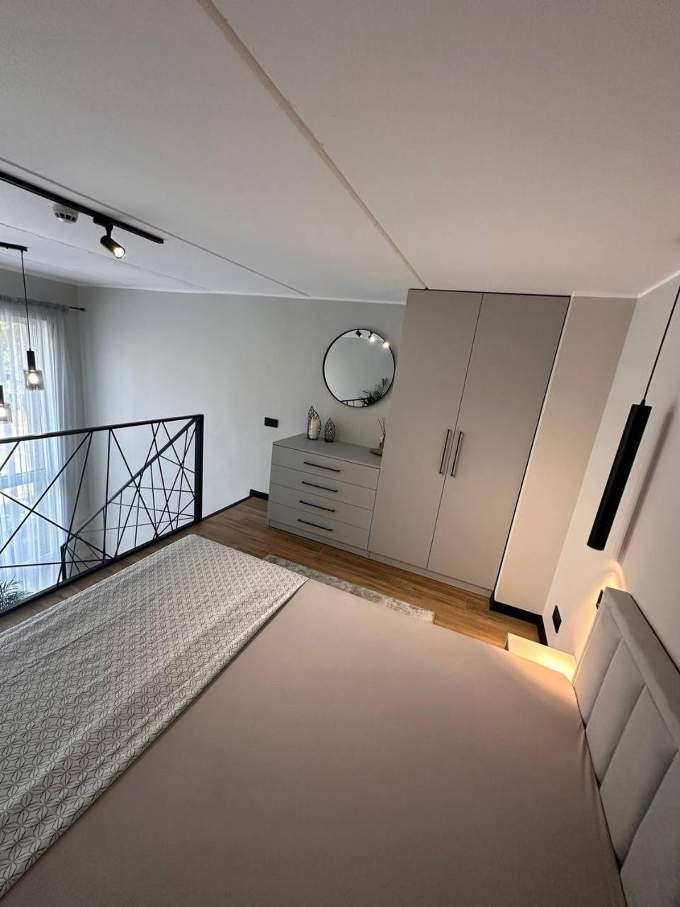 Sunny Loft 24x7 X Free Parking X Close To Old Town by H&H 2