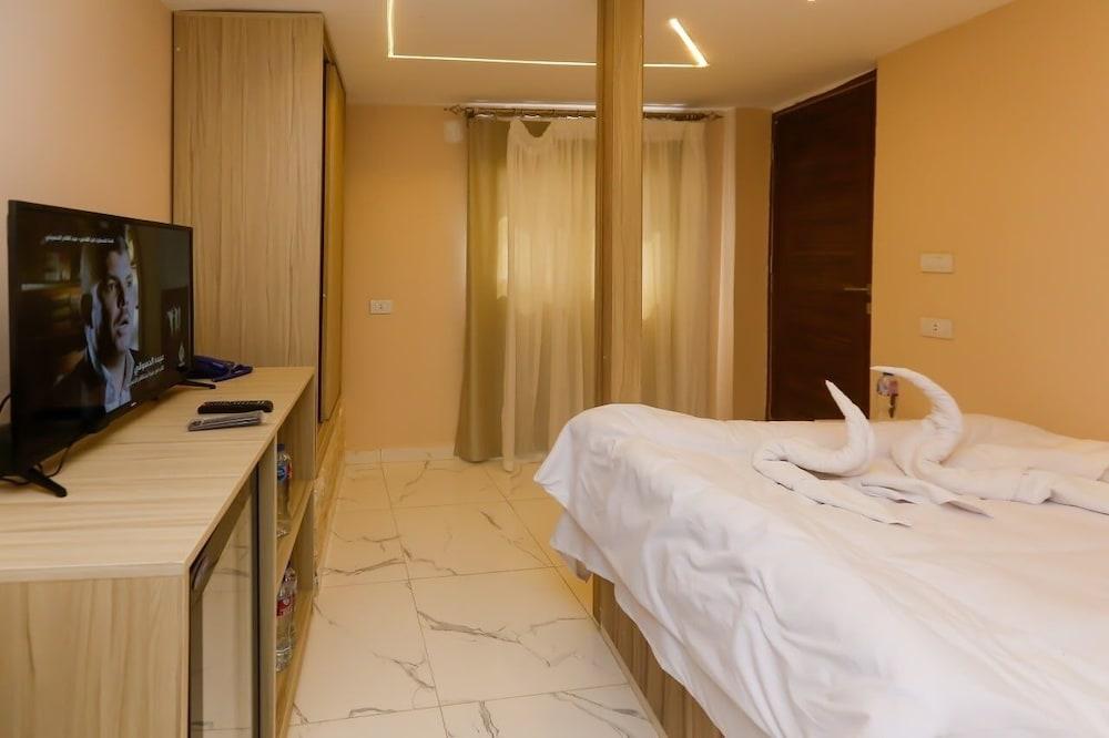 Pyramids Express View Inn 1