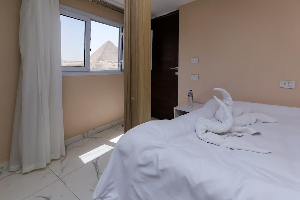 Pyramids Express View Inn