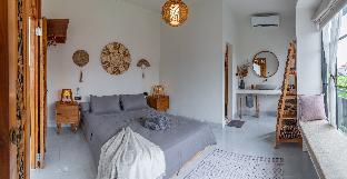 Cozy, Smart, Renovated Flat Above Ubud's Roofs 1