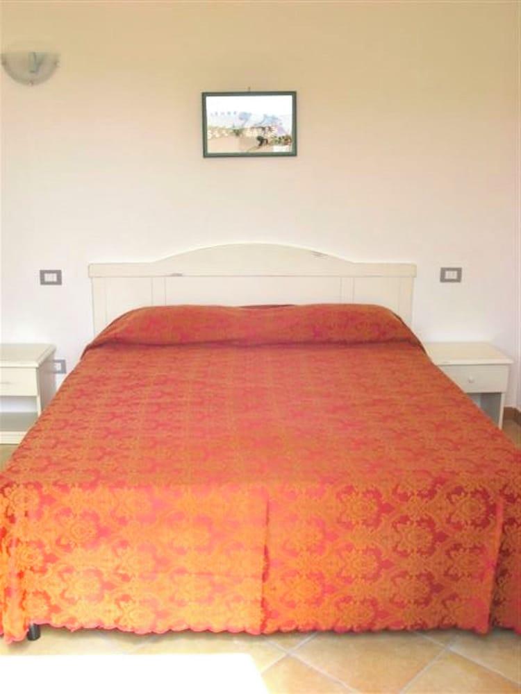 Villas with Common Or Private Pool in Costa Rei 2