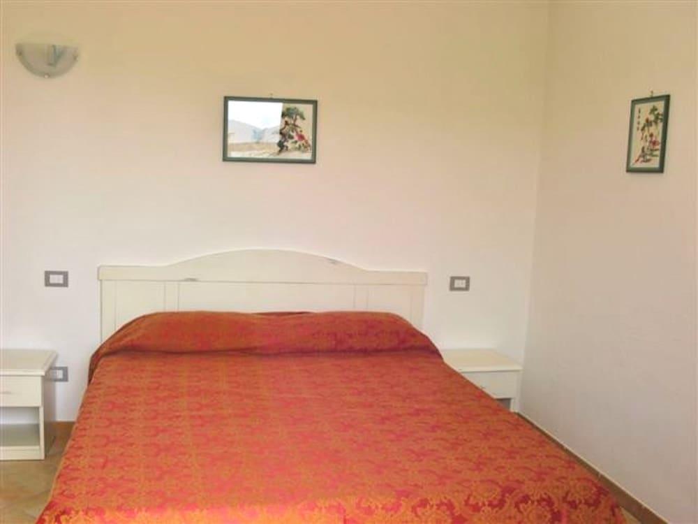 Villas with Common Or Private Pool in Costa Rei 1