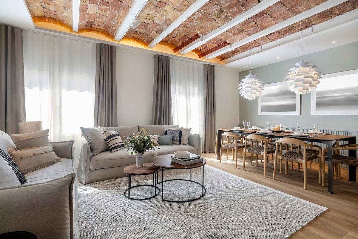 Luxury Apt with King Beds & Central AC in Heart of BCN