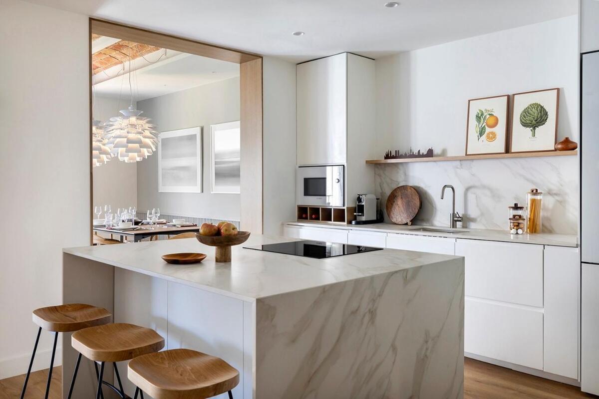 Luxury Apt with King Beds & Central AC in Heart of BCN 2