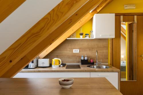 Sun Apartment with Free Parking 2