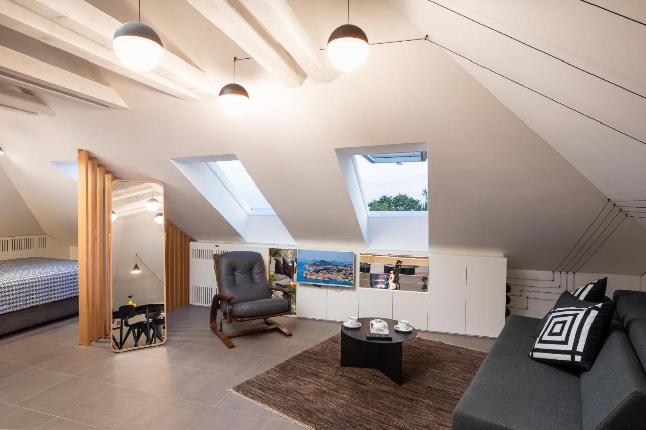 Deluxe Studio Lights, Camera, Action! 1