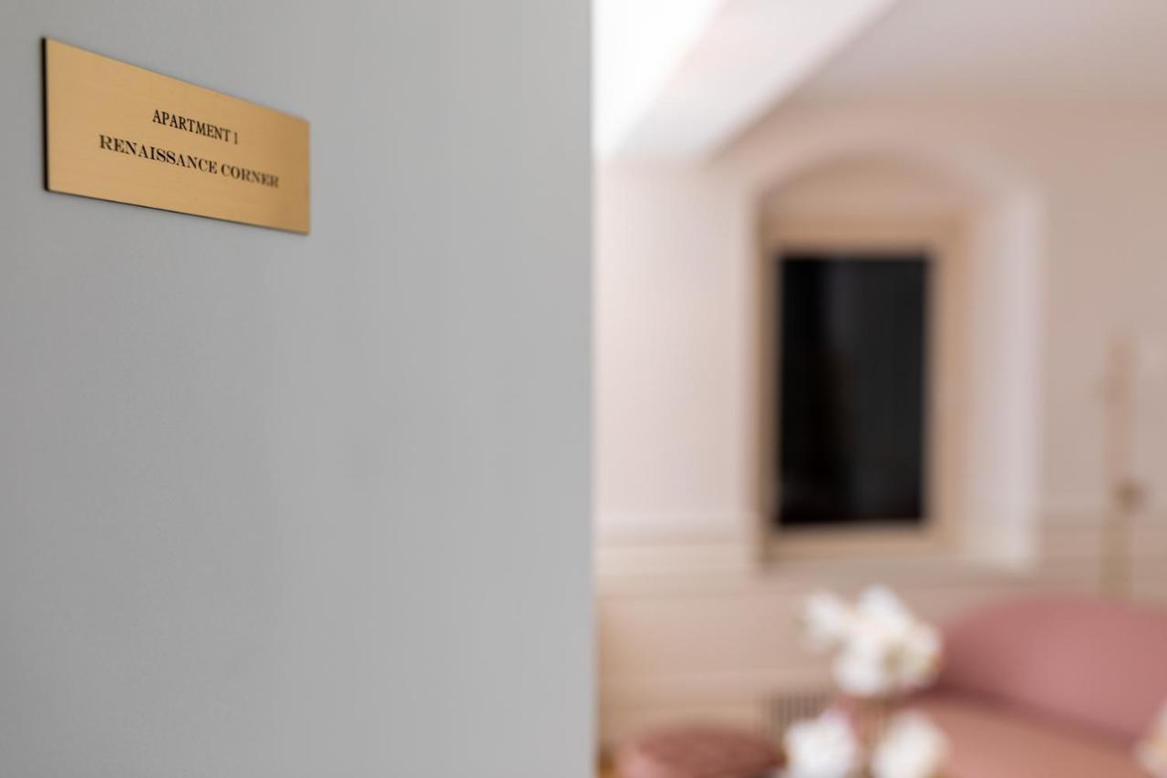 Deluxe Studio Rennesance Corner 1