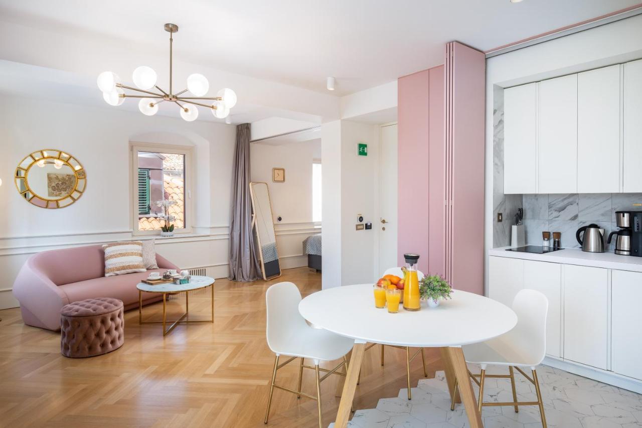 Deluxe Studio Rennesance Corner 2