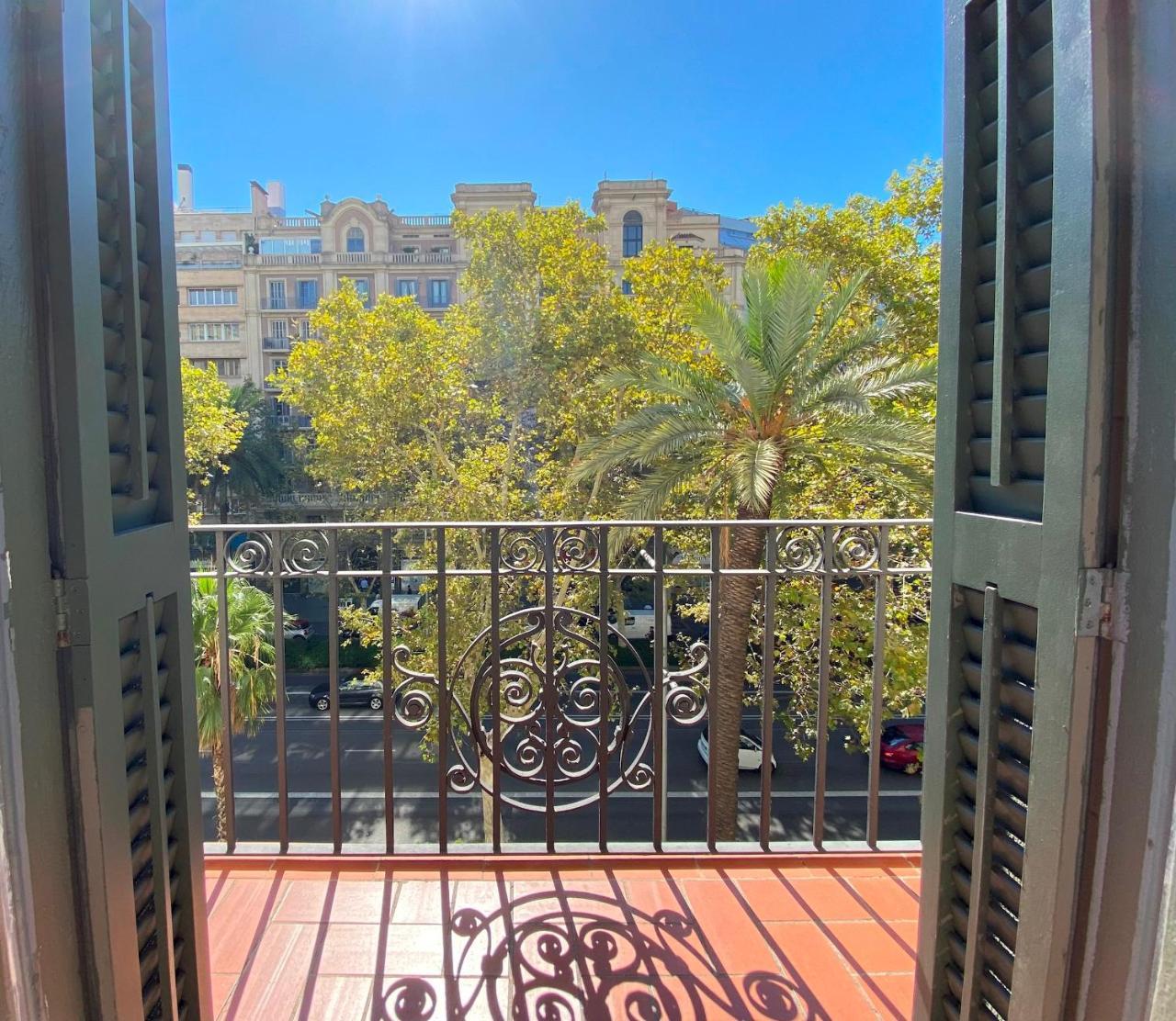 Spacious Elegant on Avenue Diagonal by Myrentalhost 1