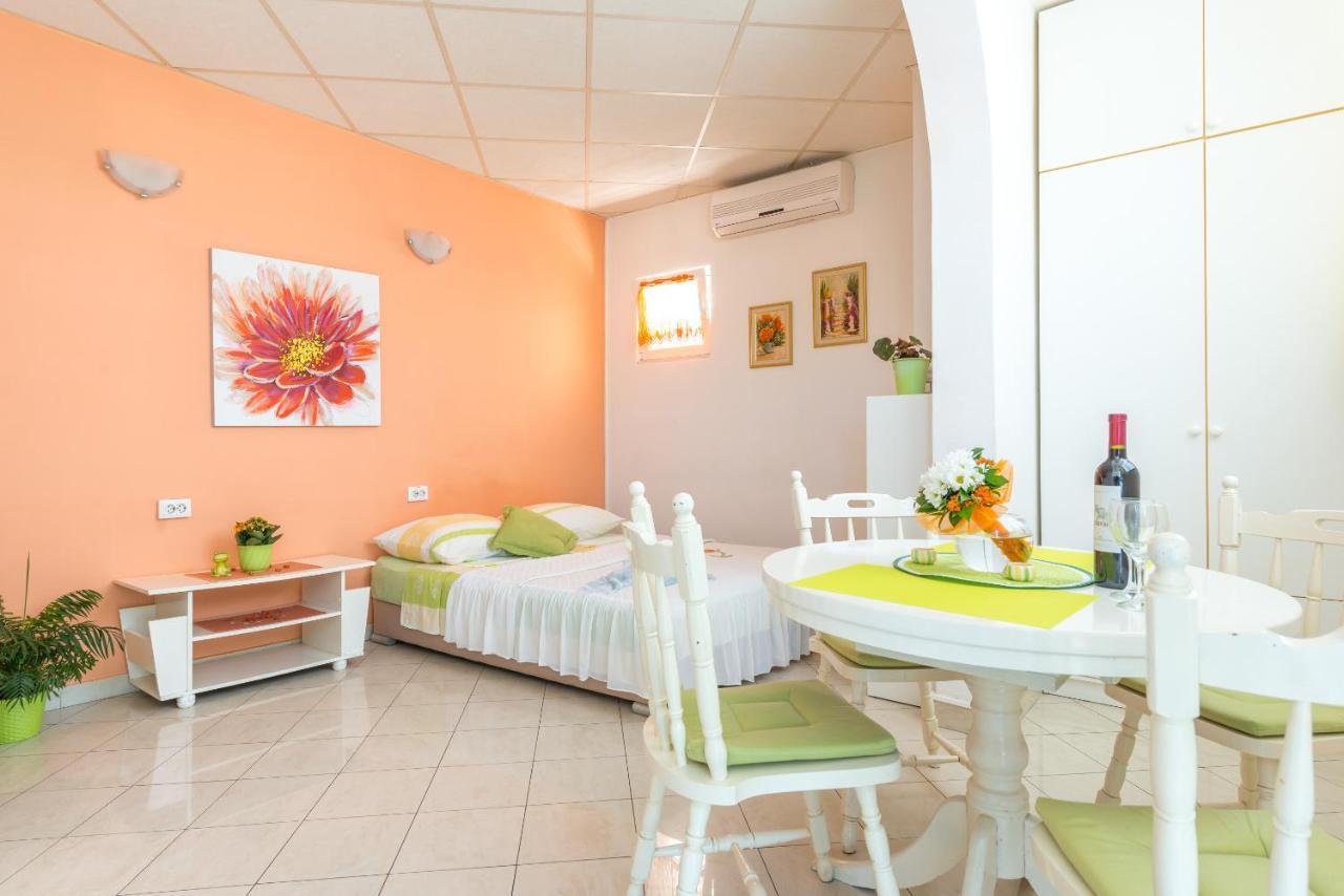 Cute & Cozy Studio (Adults Only)