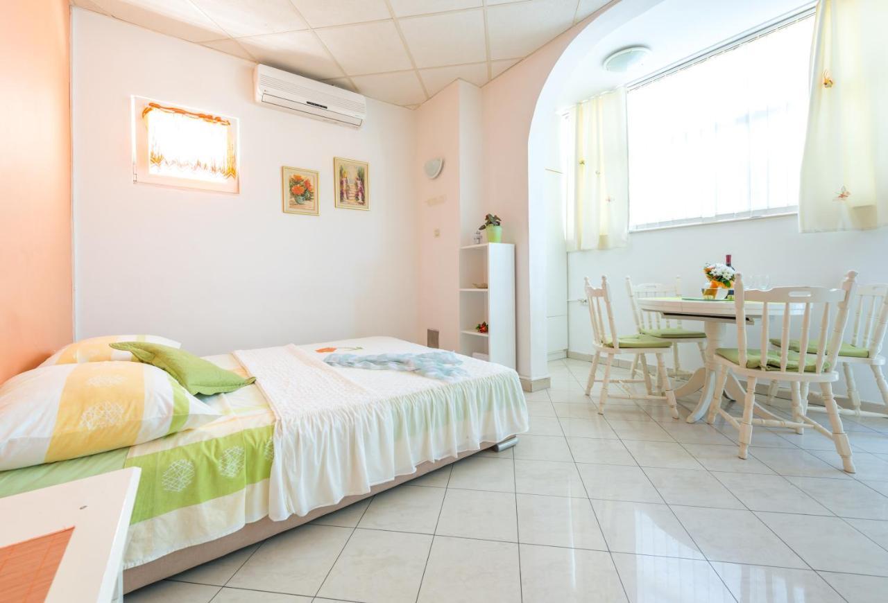 Cute & Cozy Studio (Adults Only) 2