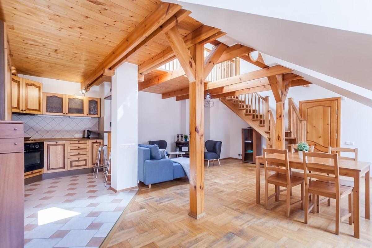 Old Town Apartment with 3 Bedrooms by Urban Rent 1