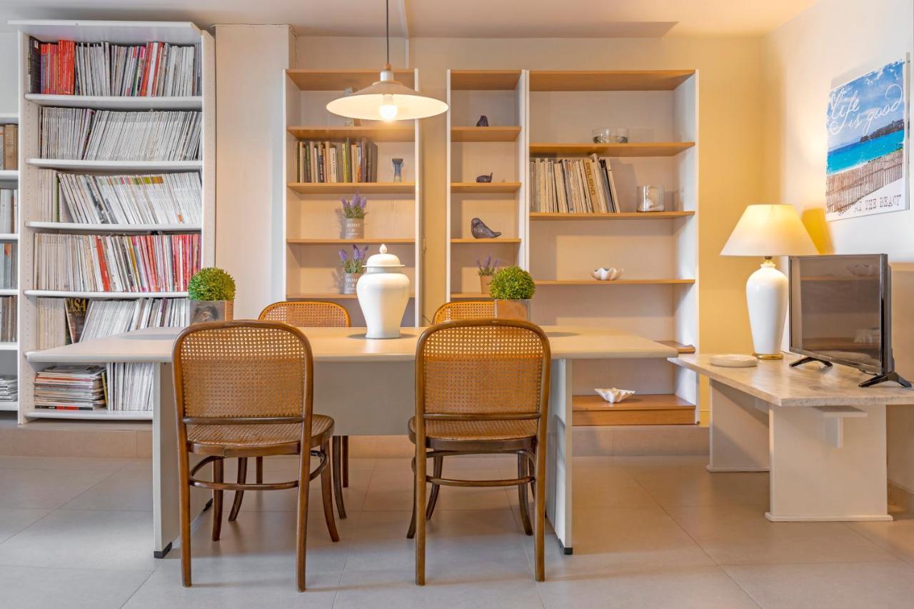 Couple's Getaway , Modern Amenities & Sophisticated Style 2