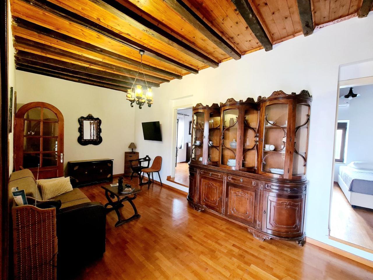 Shades of Wood Old Town 2