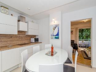 Apartment Iva 31 - Two-Bedroom Apartment with Balcony And City View 1