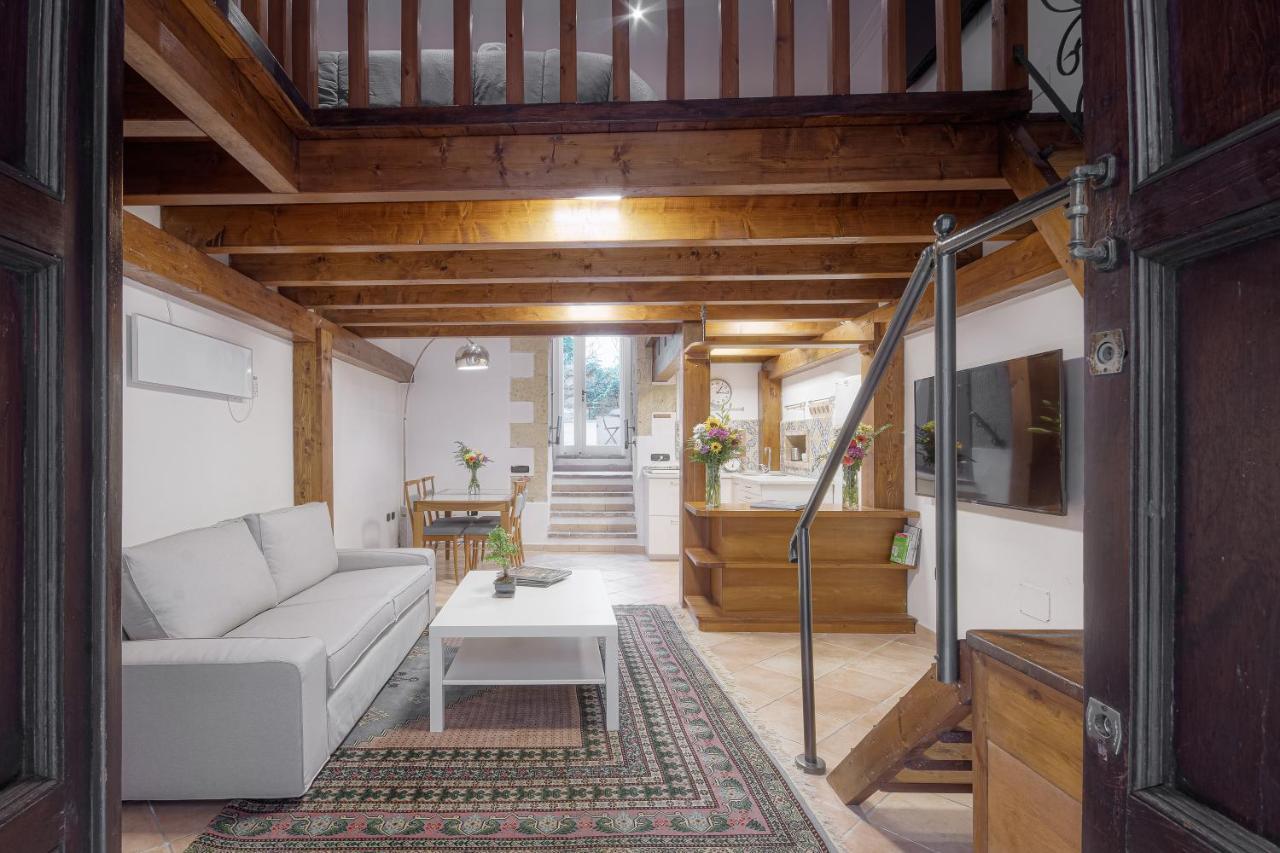 Right House - Small Garden in Old Town - Historical Castle District (Adults Only)