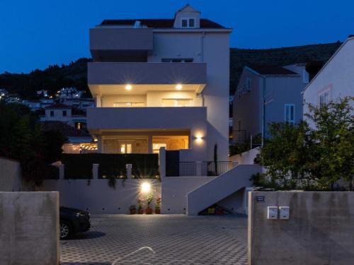 Apartments Amare - Three Bedroom Apartment with Balcony And Sea View