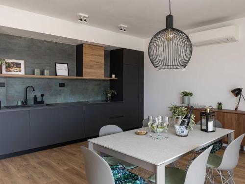 Apartments Amare - Three Bedroom Apartment with Balcony And Sea View 2