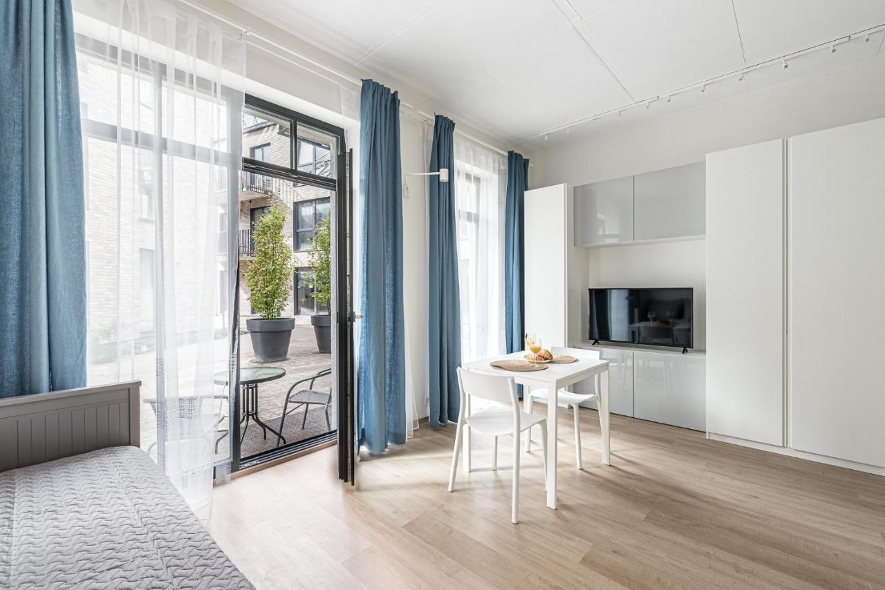 City Center Studio, Parking, 16