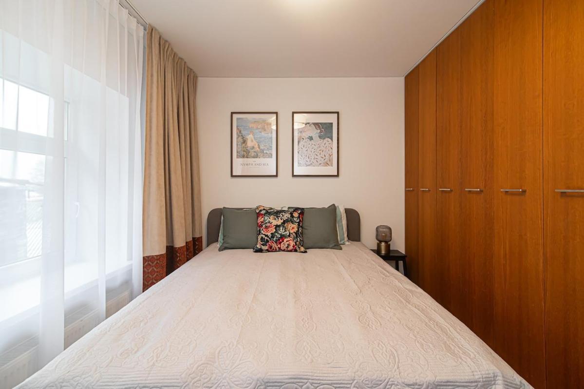 Stylish & Comfortable 1-Bedroom Apartment in Vilnius Old Town by Urban Rent 2