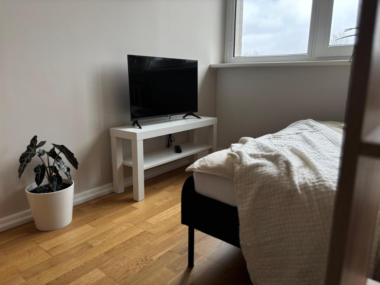 Maslow Apartments - Self Check in 2