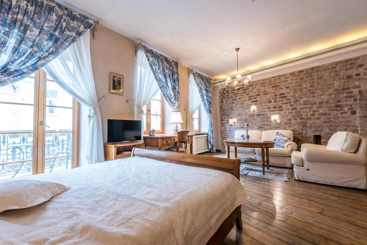 Castle Street Retreat, 19 1