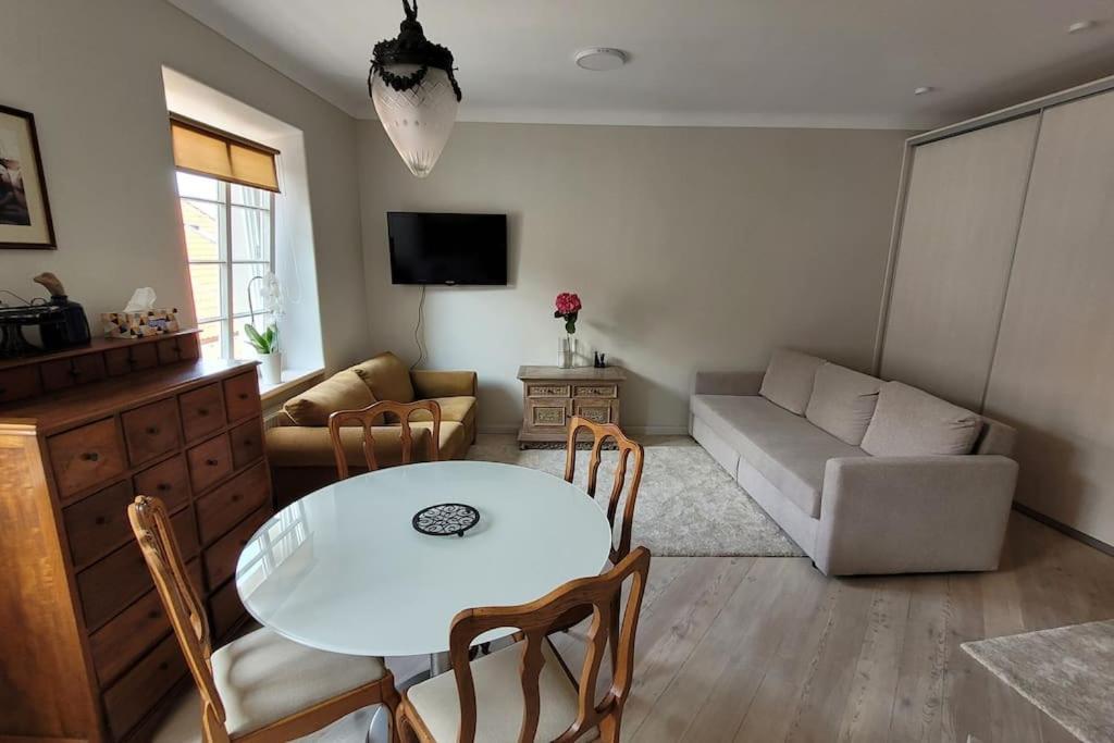 Meshka's Apartment 1