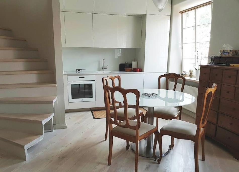 Meshka's Apartment 2